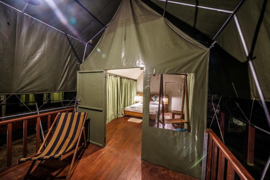 360 Rainforest Deniyaya Bagian luar foto